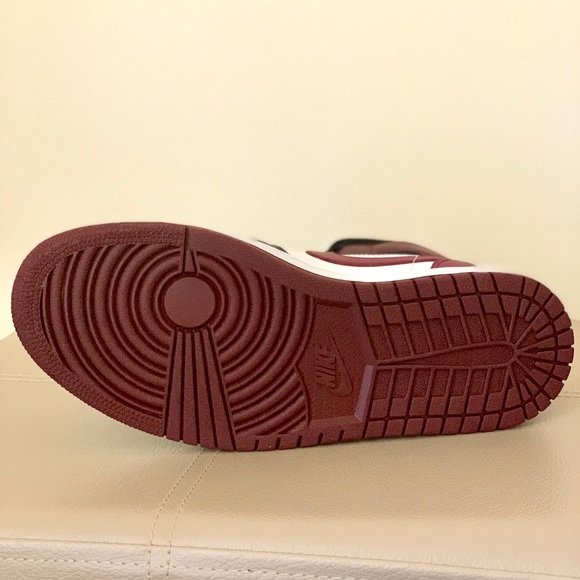 🚫 SOLD on Offer Up 🚫 Air Jordan 1 Mid - Picture 6 of 7